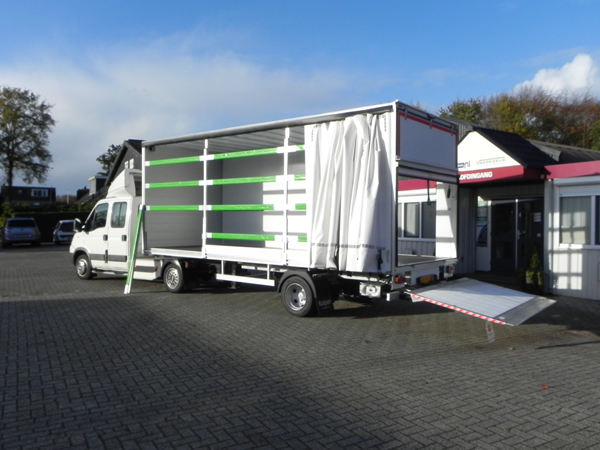 BE oplegger met schuifzeilen en laadklep