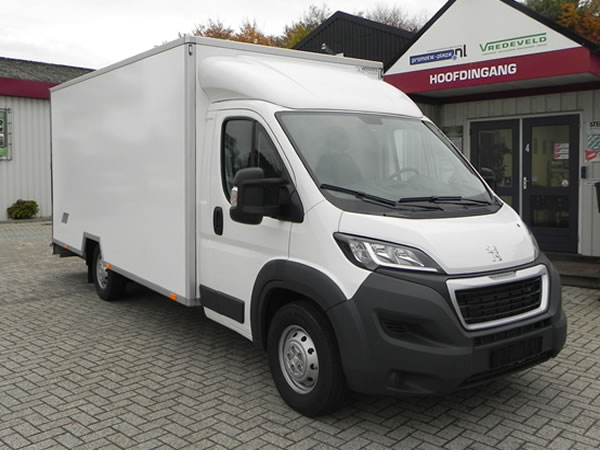 Opbouw gesloten laadbak (Bakkerij Riedstra-Veendam)